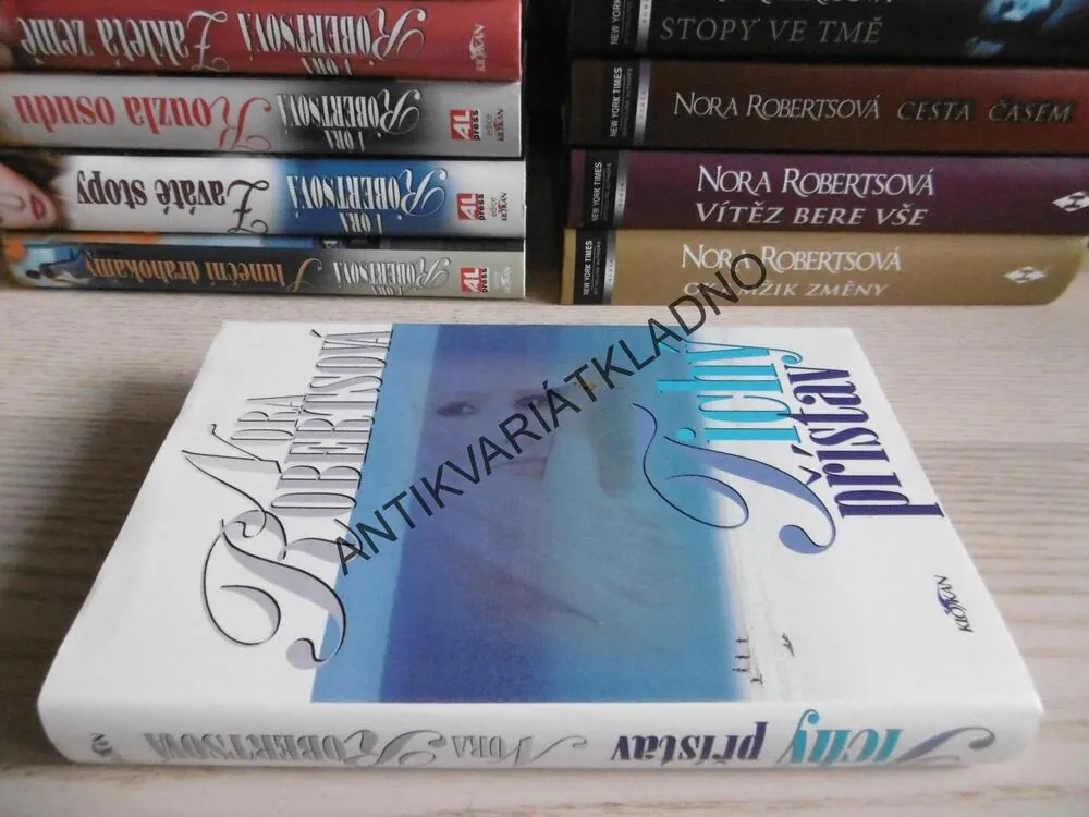 TICHÝ PŘÍSTAV, NORA ROBERTSOVÁ, **an