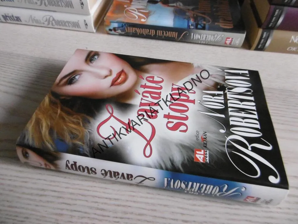 ZAVÁTÉ STOPY, NORA ROBERTSOVÁ, **an