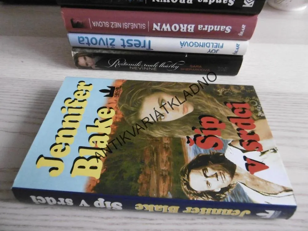 ŠÍP V SRDCI, JENNIFER BLAKE, **an