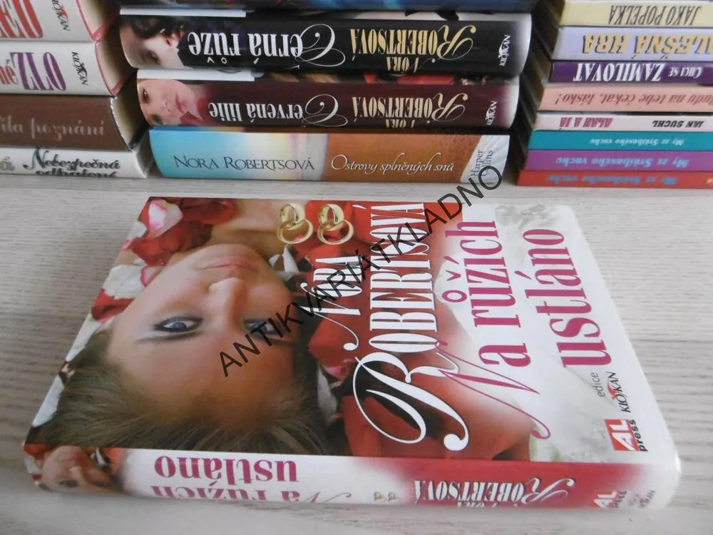 NA RŮŽÍCH USTLÁNO, NORA ROBERTSOVÁ, **an