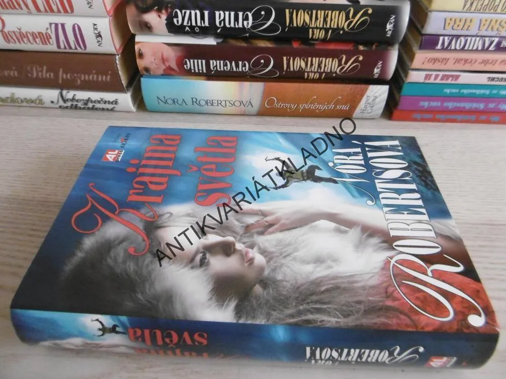 KRAJINA SVĚTLA, NORA ROBERTSOVÁ, **an
