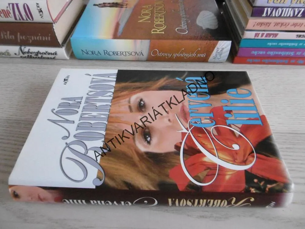 ČERVENÁ LILIE, NORA ROBERTSOVÁ, **an