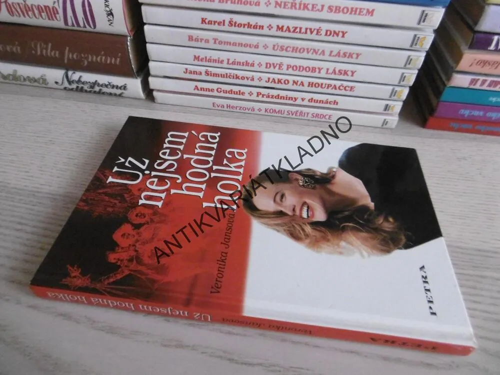 UŽ NEJSEM HODNÁ HOLKA, VERONIKA JANSOVÁ, **an