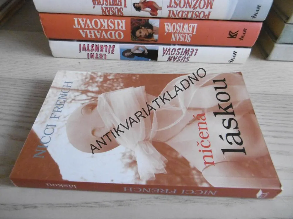 NIČENÁ LÁSKOU, NICCI FRENCH, **an