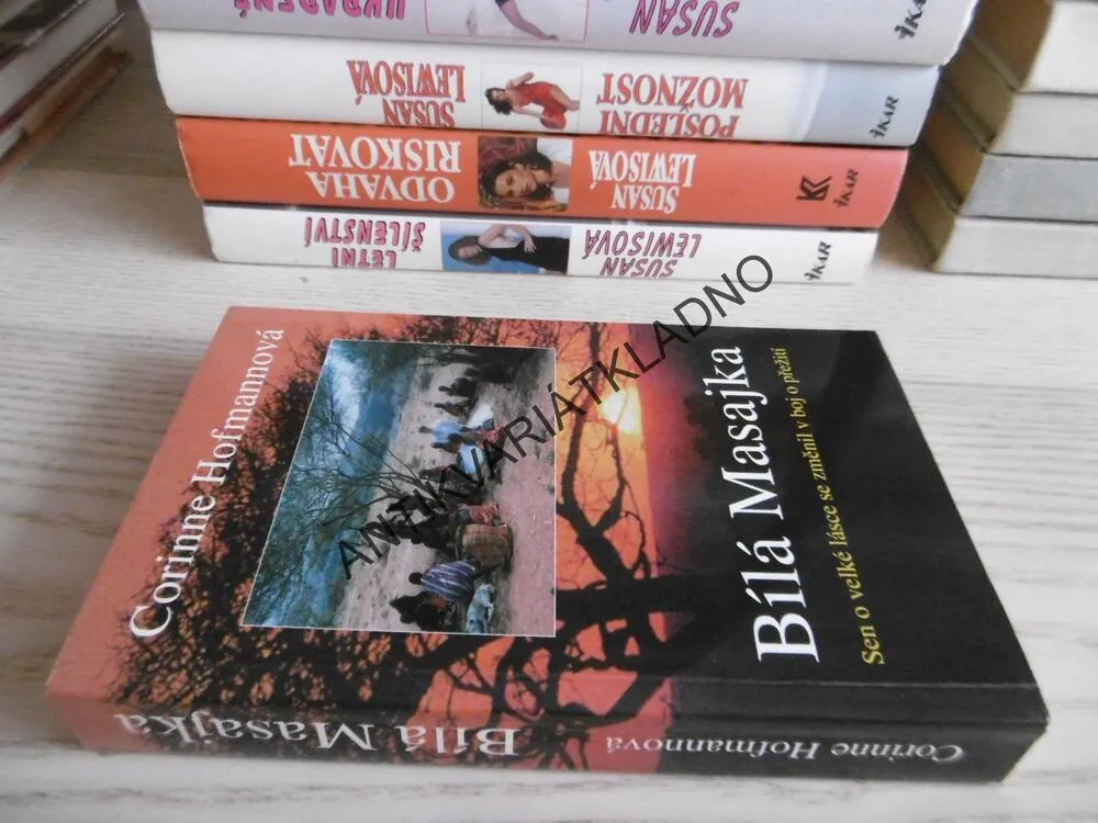 BÍLÁ MASAJKA, CORINNE HOFMANNOVÁ, AFRIKA, **an
