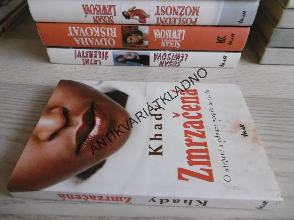 ZMRZAČENÁ, KHADY, **an