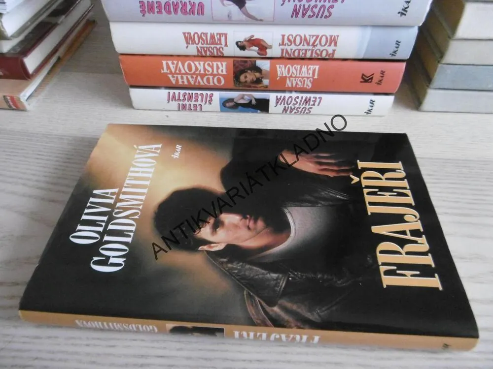 FRAJEŘI, OLIVIA GOLDSMITHOVÁ, **an