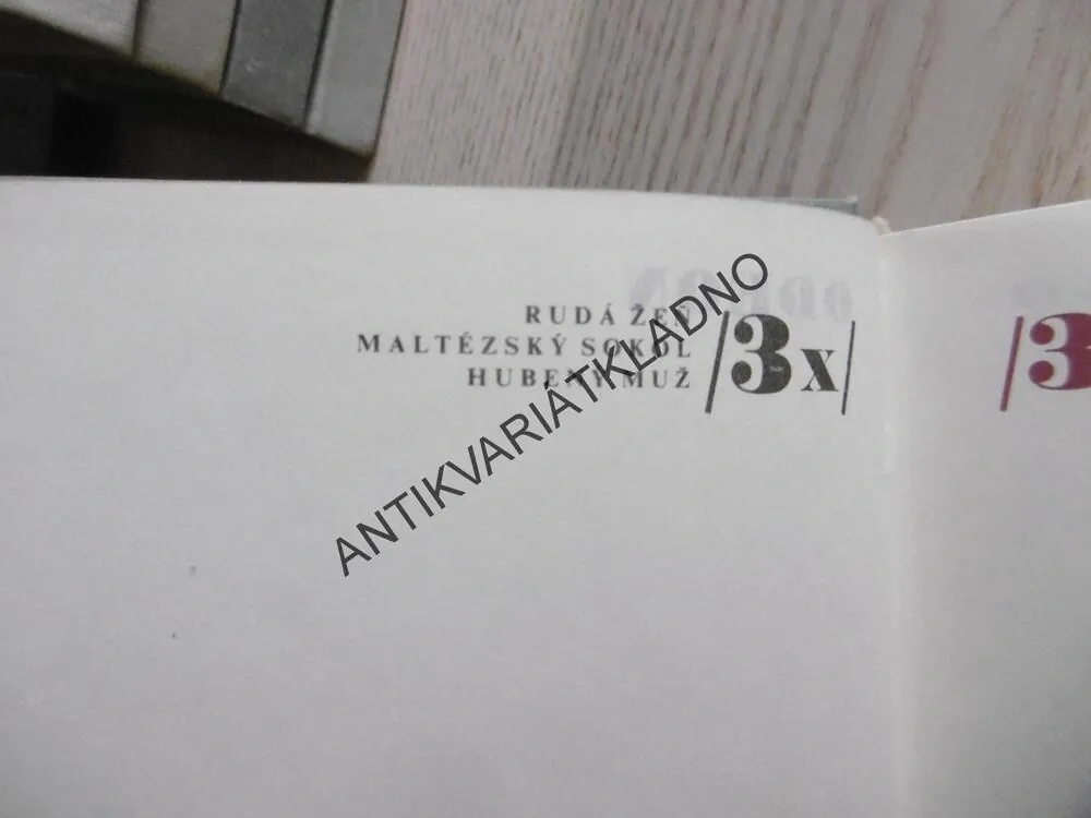 TŘI KRVAVÉ HISTORIE, DASHIELL HAMMETT, **an