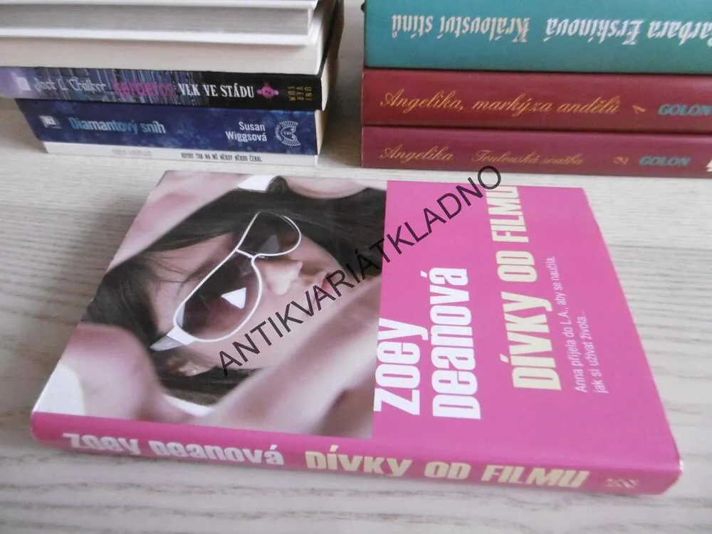 DÍVKY OD FILMU, ZOEY DEANOVÁ, **an