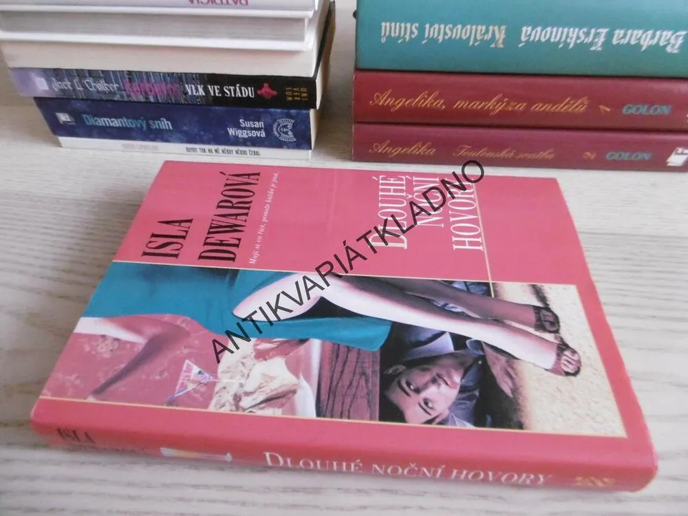 DLOUHÉ NOČNÍ HOVORY, ISLA DEWAROVÁ, **an