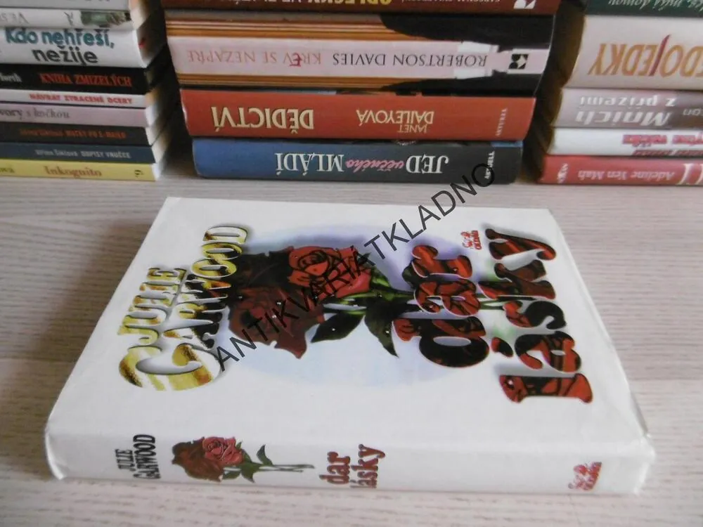 DAR LÁSKY, JULIE GARWOOD, GARWOODOVÁ, **an