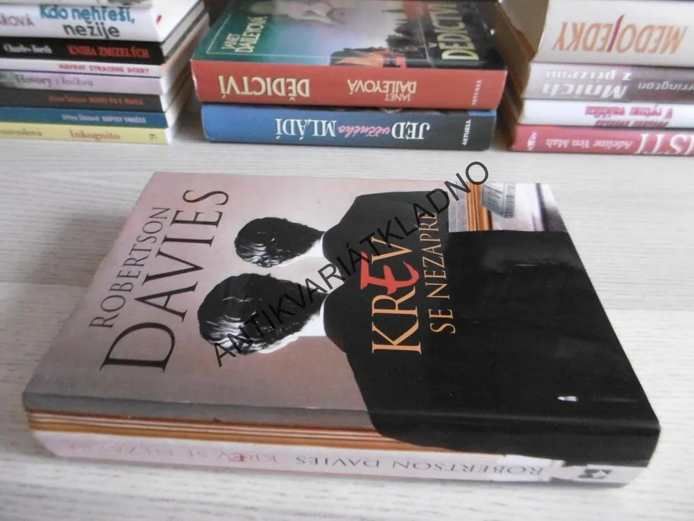 KREV SE NEZAPŘE, ROBERTSON DAVIES, **an
