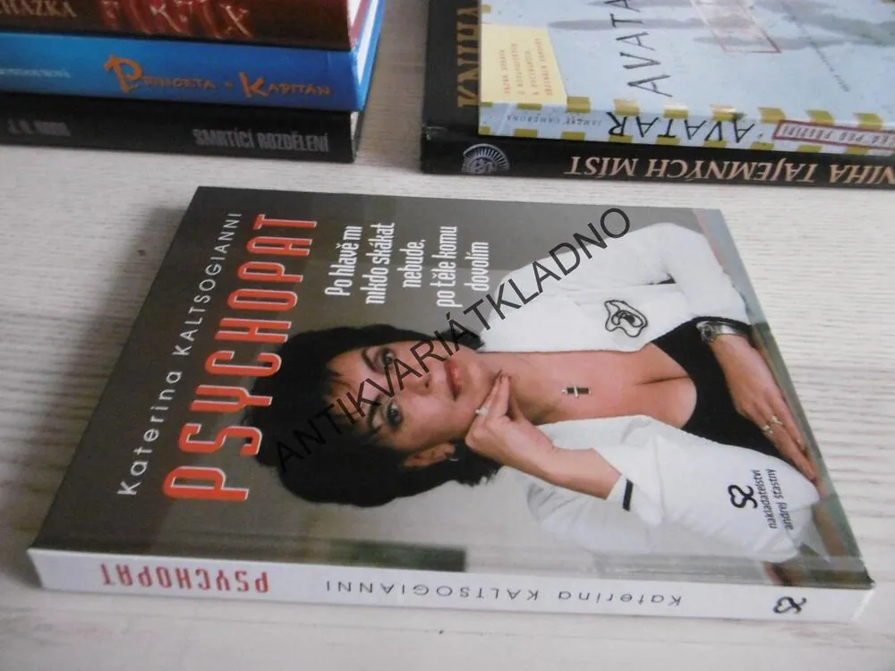 PSYCHOPAT, KATERINA KALTSOGIANNI, **an