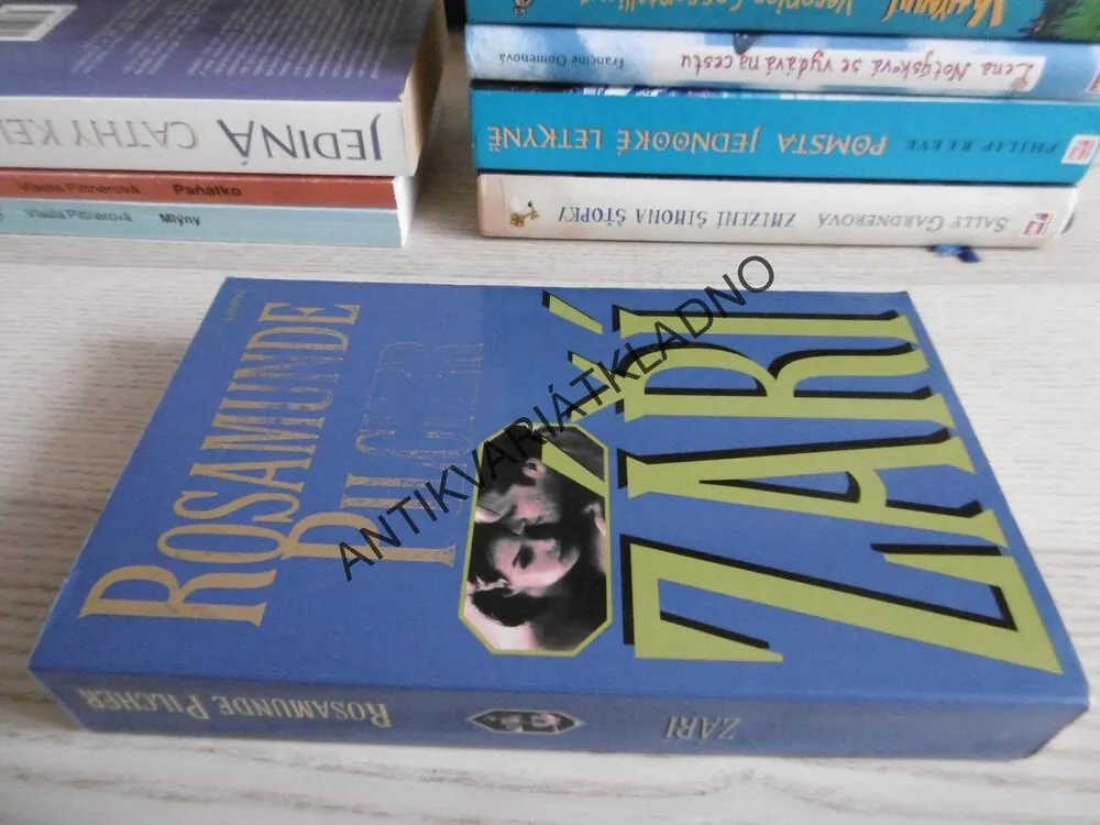 ZÁŘÍ, ROSAMUNDE PILCHER, **an