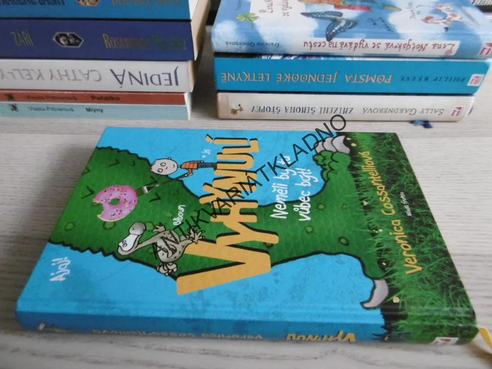 VYHYNULÍ, NEMĚLI BY TU VŮBEC BÝT!, VERONICA COSSANTELLIOVÁ, **an