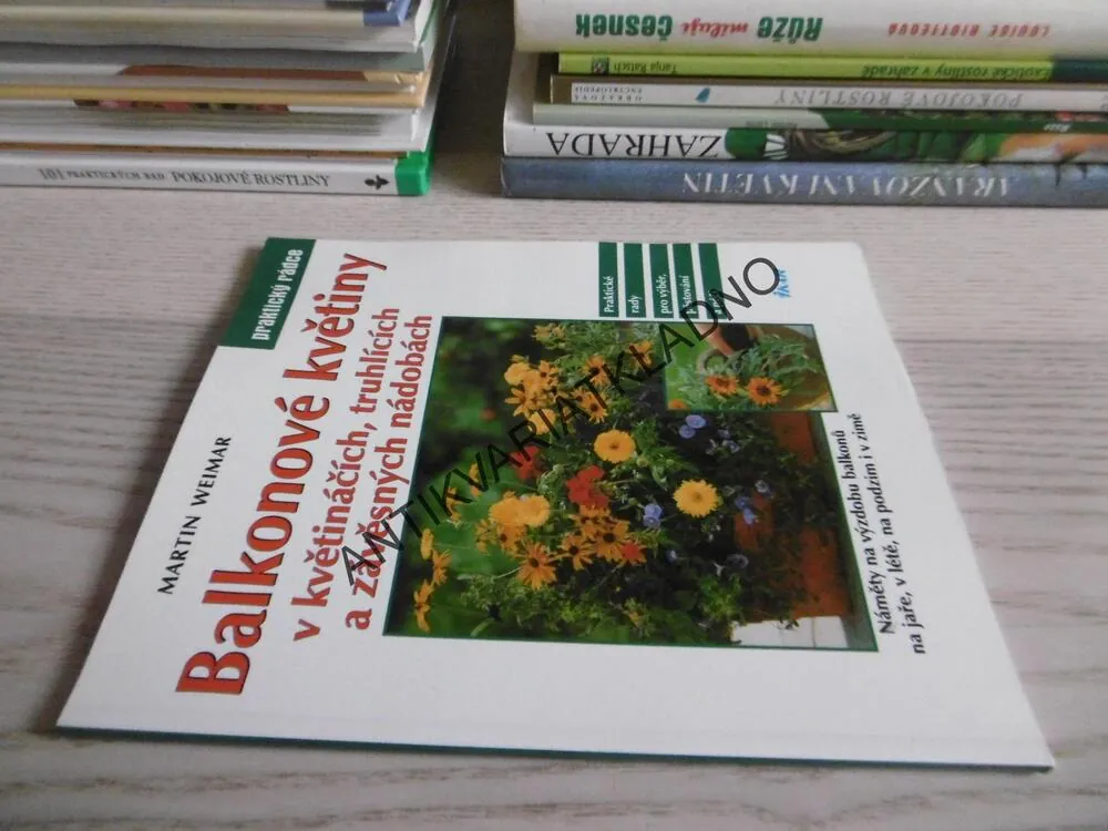 BALKONOVÉ KVĚTINY V KVĚTINÁČÍCH, TRUHLÍCÍCH A ZÁVĚSNÝCH NÁDOBÁCH, MARTIN WEIMAR, **an