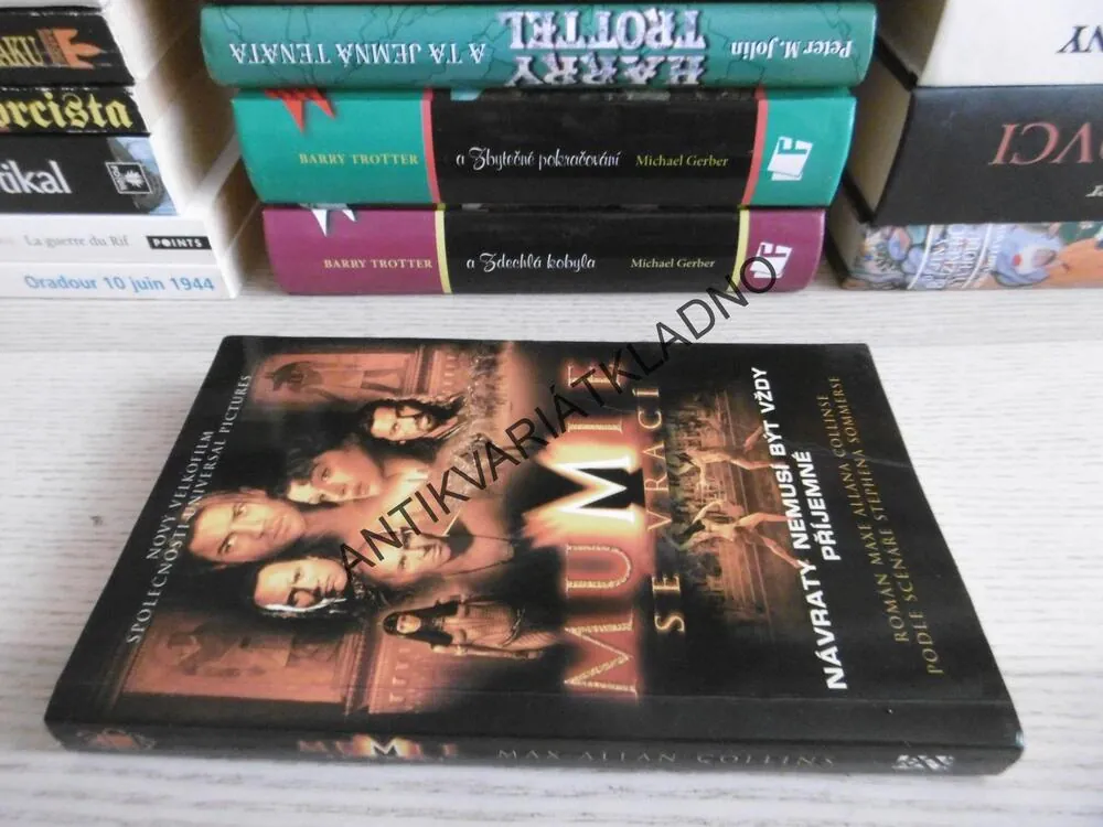 MUMIE SE VRACÍ, MAX ALLAN COLLINS, **an