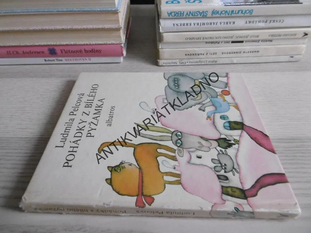 POHÁDKY Z BÍLÉHO PYŽAMKA, LUDMILA PELCOVÁ, **an