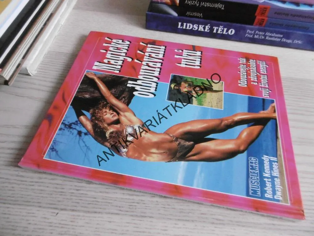 MAGICKÉ ODBOURÁVÁNÍ TUKŮ, ROBERT KENNEDY, DWAYNE HINES II, **an