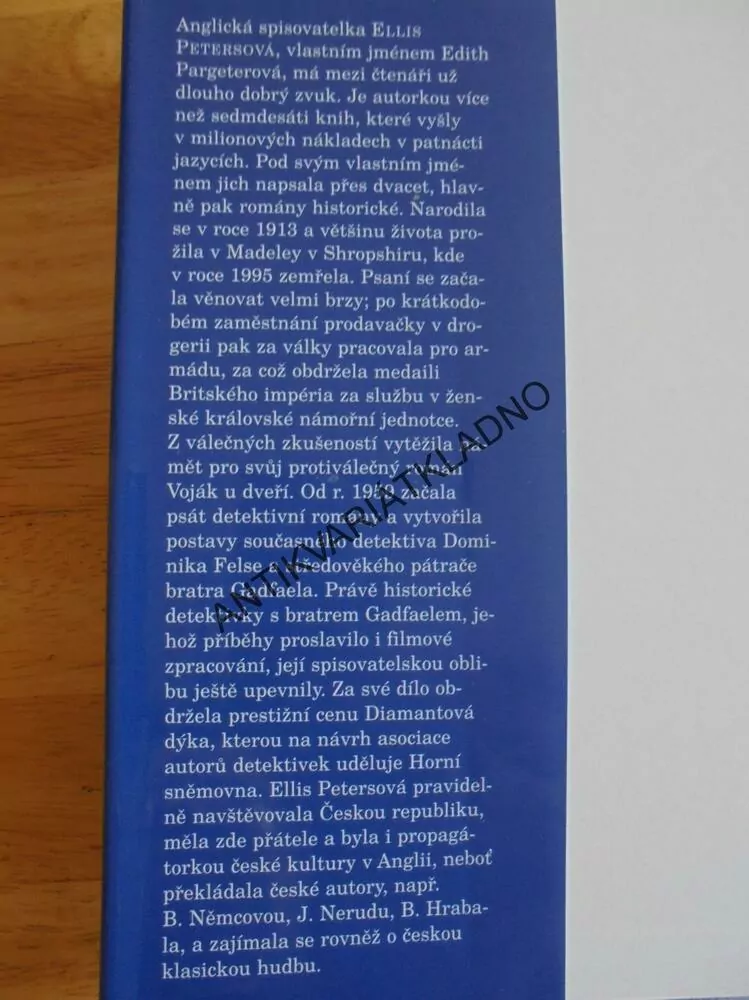 ÚTĚK ČARODĚJKY, ELLIS PETERSOVÁ, **an