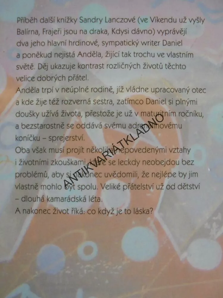 ANDÍLCI A MACHŘI, SANDRA LANCZOVÁ