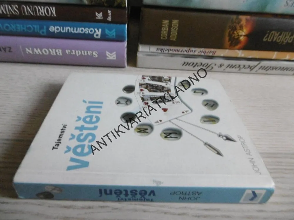TAJEMSTVÍ VĚŠTĚNÍ, JOHN ASTROP, **an