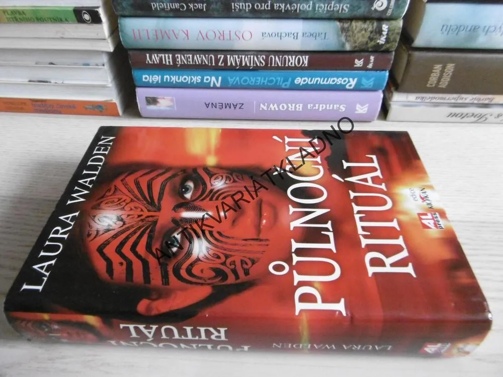 PŮLNOČNÍ RITUÁL, LAURA WALDEN, **an