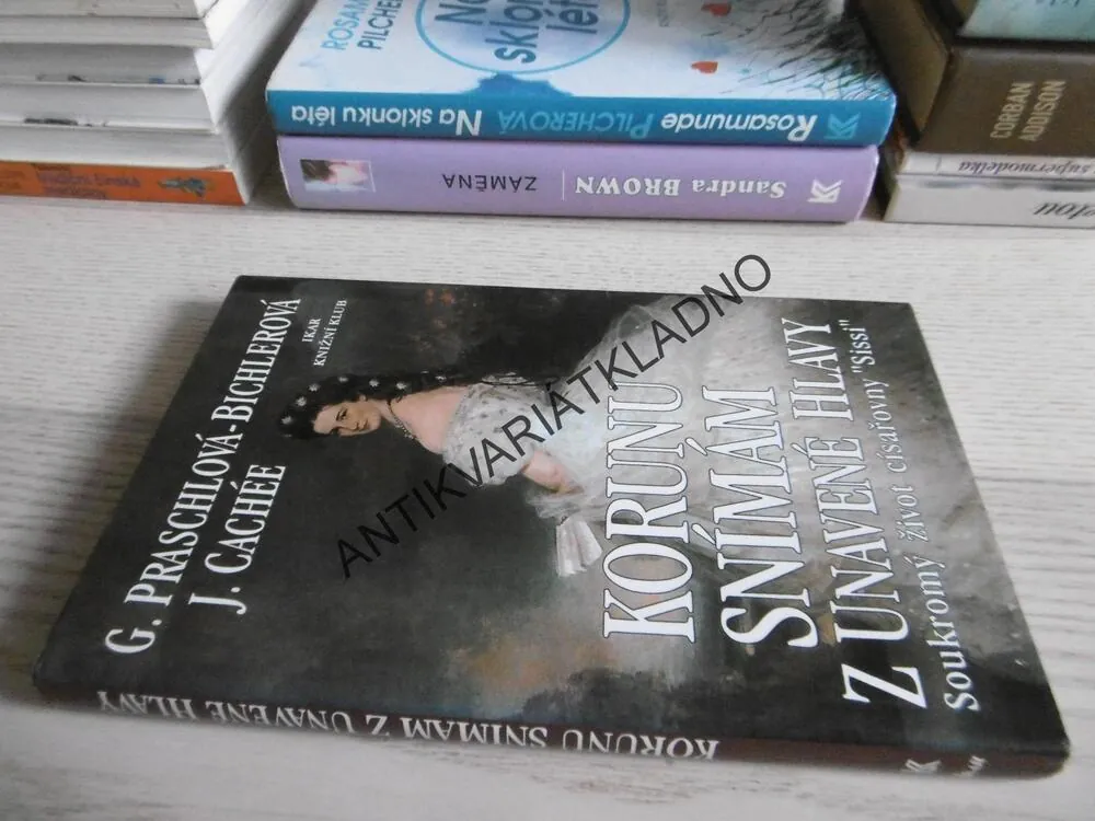 KORUNU SNÍMÁM Z UNAVENÉ HLAVY, G. PRASCHLOVÁ-BICHLEROVÁ, J. CACHÉE, **an