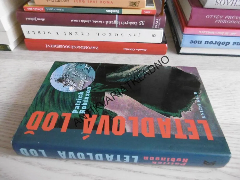LETADLOVÁ LOĎ, PATRICK ROBINSON, **an