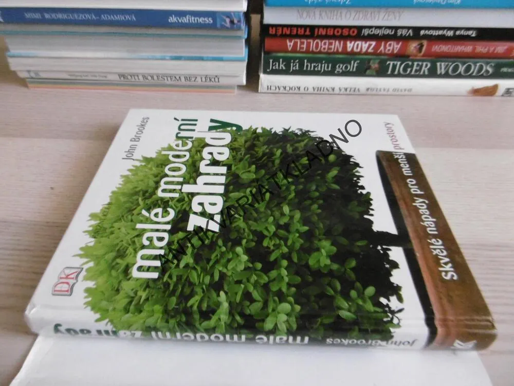 MALÉ MODERNÍ ZAHRADY, JOHN BROOKES, **an