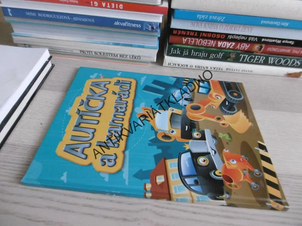 AUTÍČKA A KAMARÁDI, **an