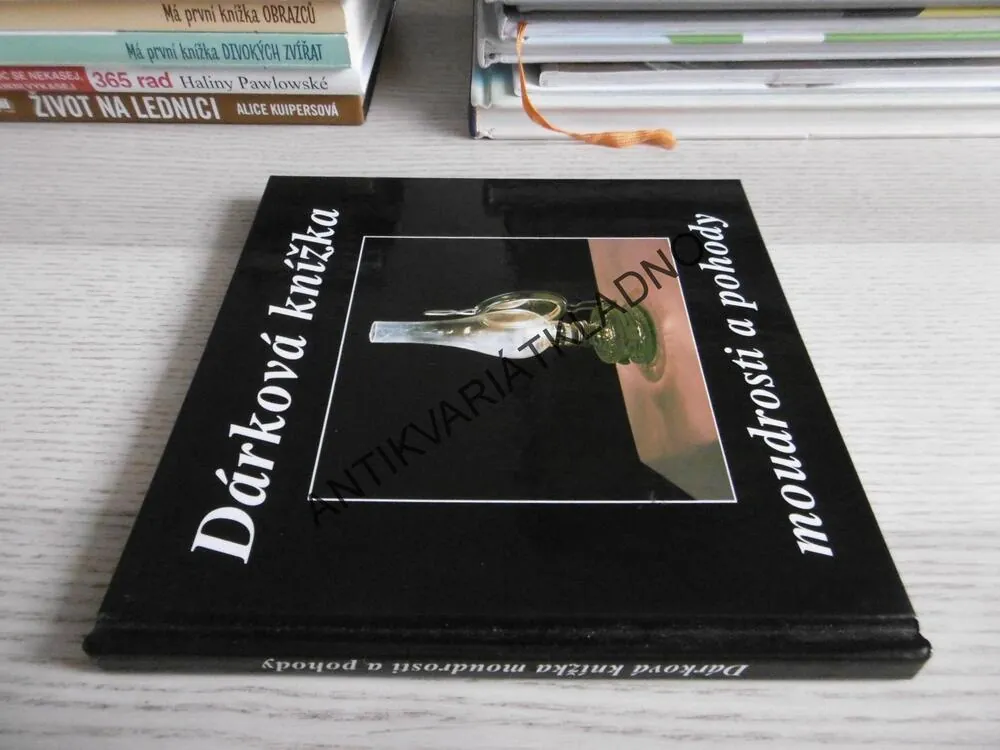 DÁRKOVÁ KNÍŽKA MOUDROSTI A POHODY, **an