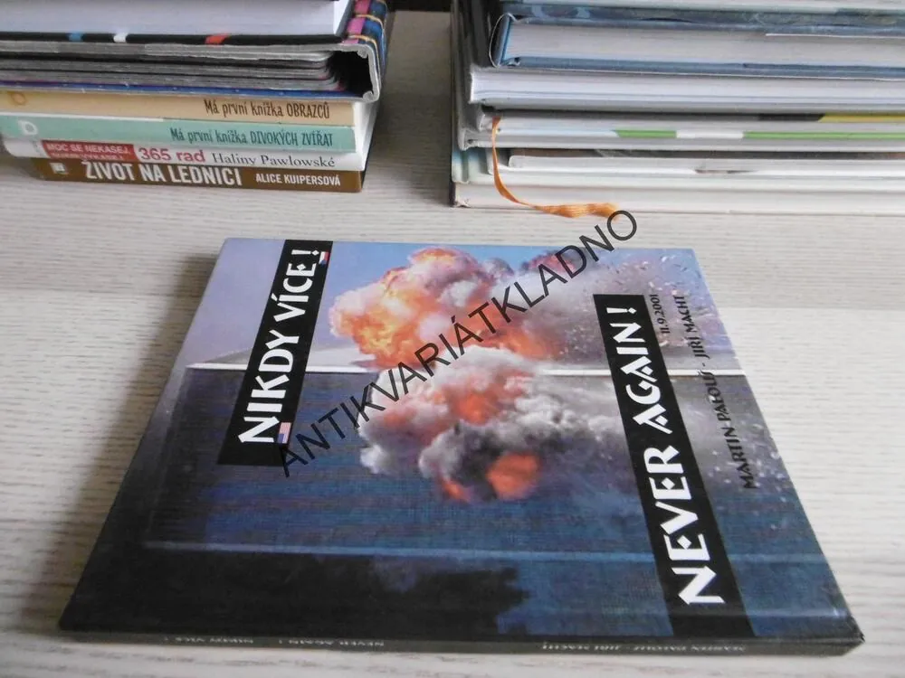 NIKDY VÍCE!, NEVER AGAIN! MARTIN PALOUŠ, JIŘÍ MACHT, DVOJJAZYČNÉ, ANGLICKY, **an