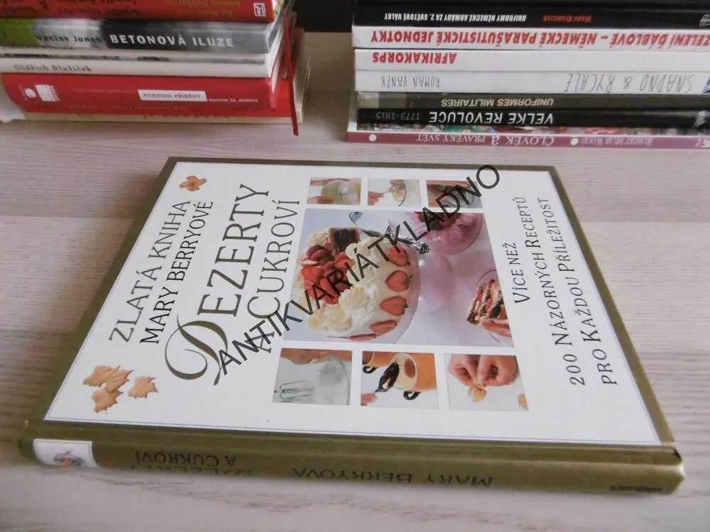 ZLATÁ KNIHA MARY BERRYOVÉ, DEZERTY A CUKROVÍ, **an
