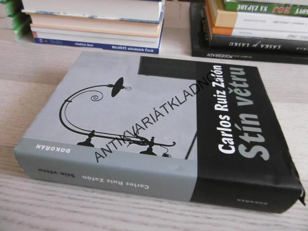 STÍN VĚTRU, CARLOS ROIZ ZAFÓN, **an