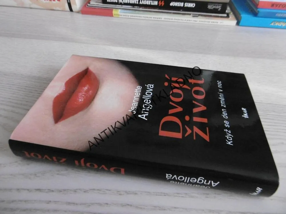 DVOJÍ ŽIVOT, JEANETTE ANGELLOVÁ, **an
