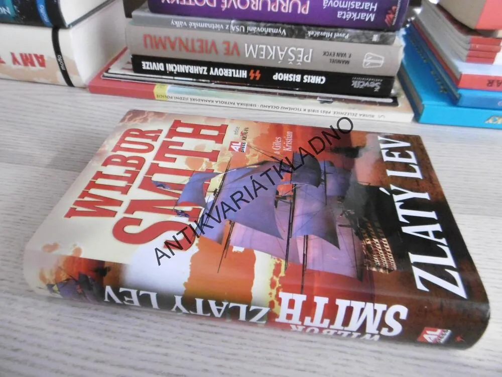 ZLATÝ LEV, WILBUR SMITH, **an