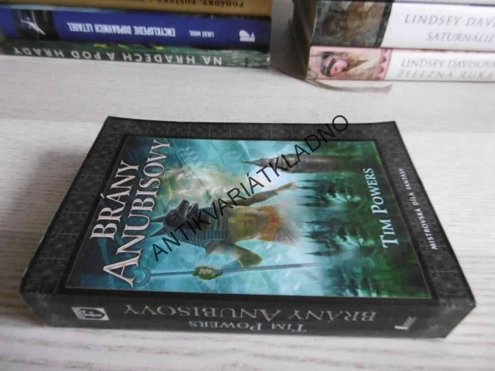 BRÁNY ANUBISOVY, TIM POWERS, **an