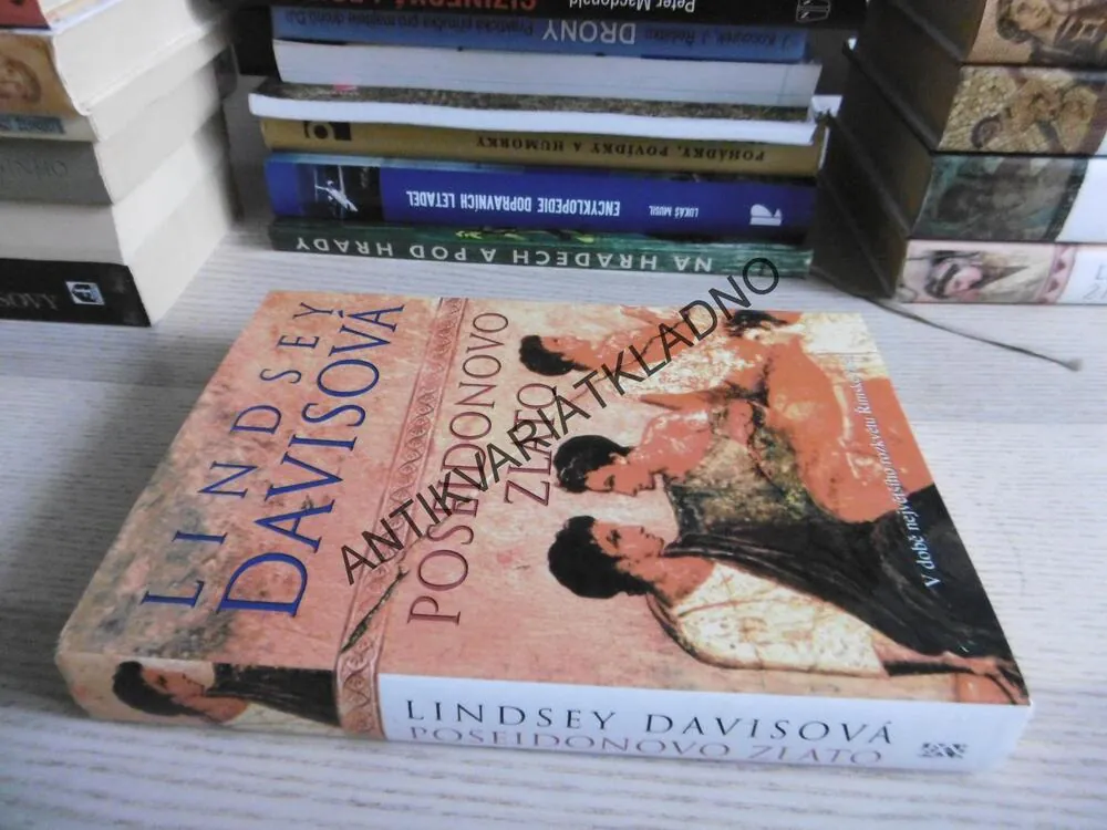 POSEIDONOVO ZLATO, LINDSEY DAVISOVÁ, **an