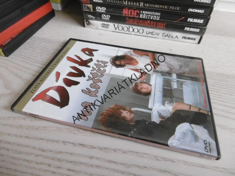 DÍVKA NA KOŠTĚTI, DVD FILM