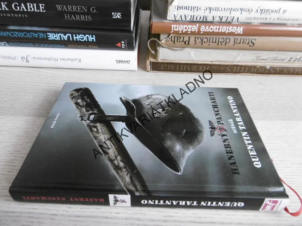 HANEBNÝ PARCHANTI, SCÉNÁŘ QUENTIN TARANTINO, **an