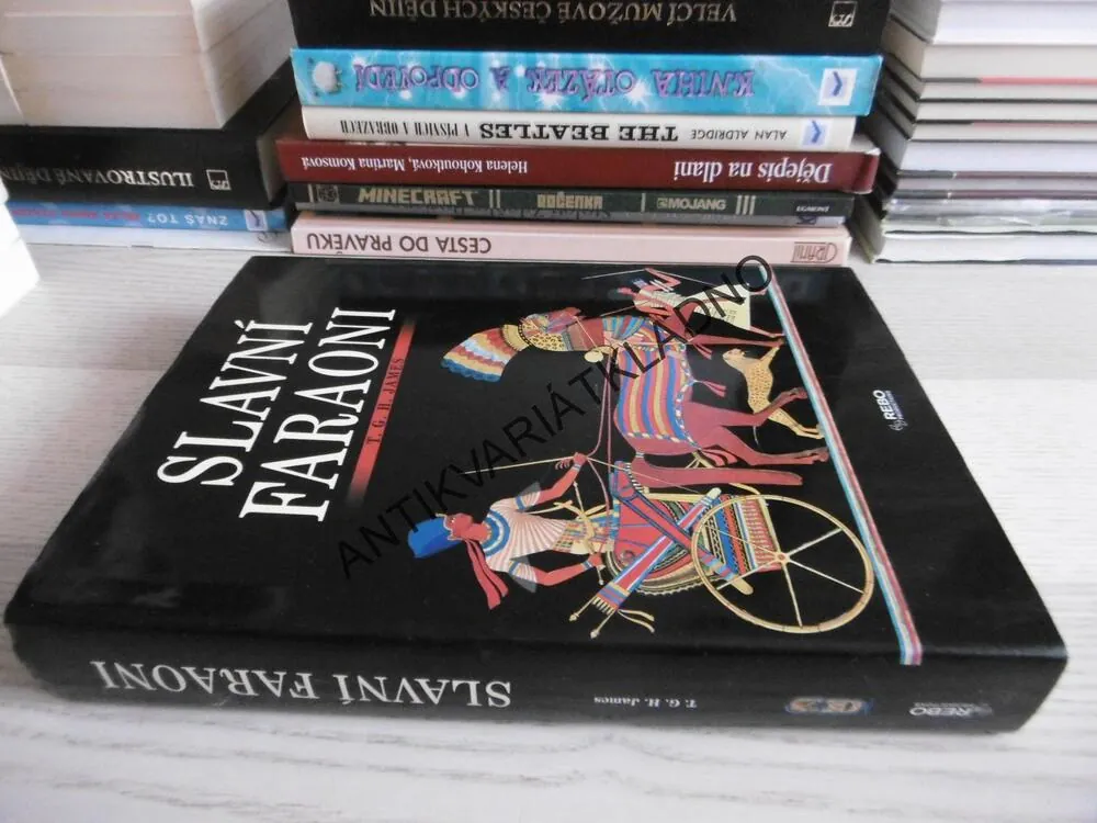 SLAVNÍ FARAONI, T. G. H. JAMES, **an
