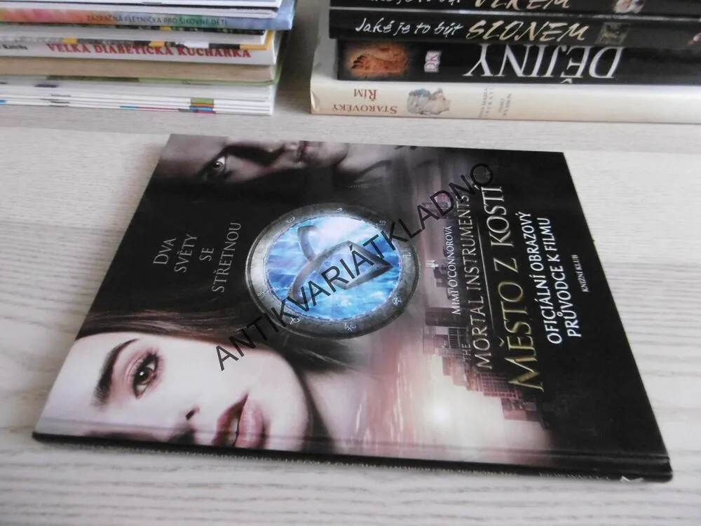 THE MORTAL INSTRUMENTS, MĚSTO Z KOSTÍ, MIMI O'CONNOROVÁ, **an