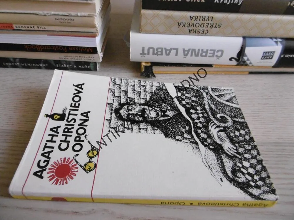 OPONA, AGATHA CHRISTIE, **an