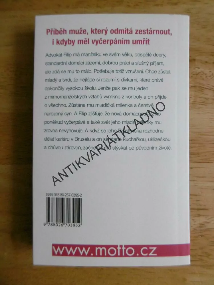 SUKNIČKÁŘ, KARIN KRAUSOVÁ, **an