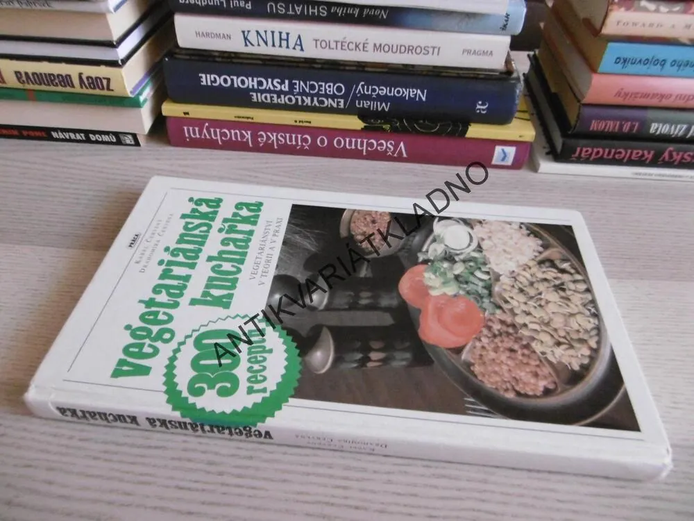 VEGETARIÁNSKÁ KUCHAŘKA, KAREL ČERVENÝ, DRAHOMÍRA ČERVENÁ, **an