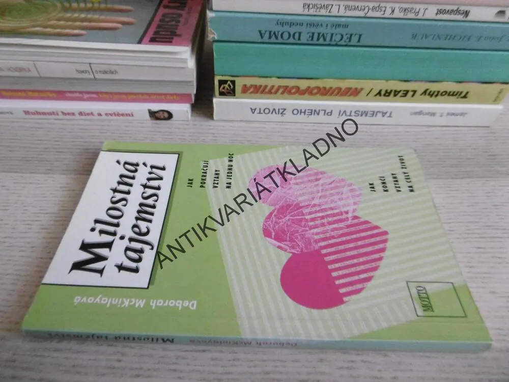 MILOSTNÁ TAJEMSTVÍ, DEBORAH MCKINLAYOVÁ, **an