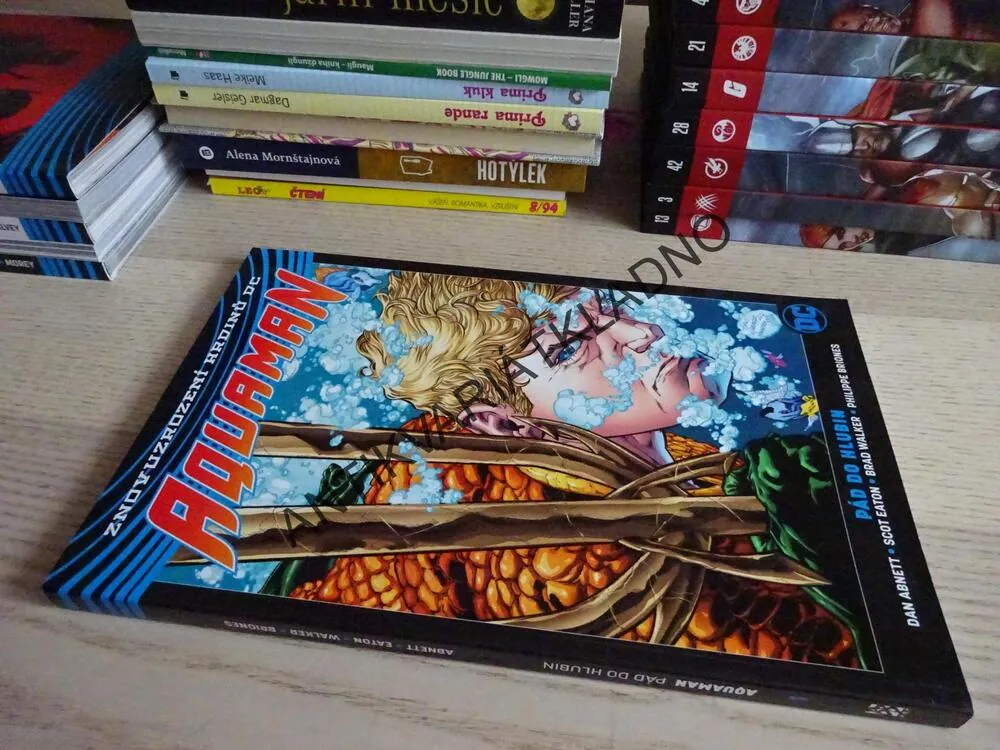 AQUAMAN, PÁD DO HLUBIN, KOMIKS DC COMICS, **an
