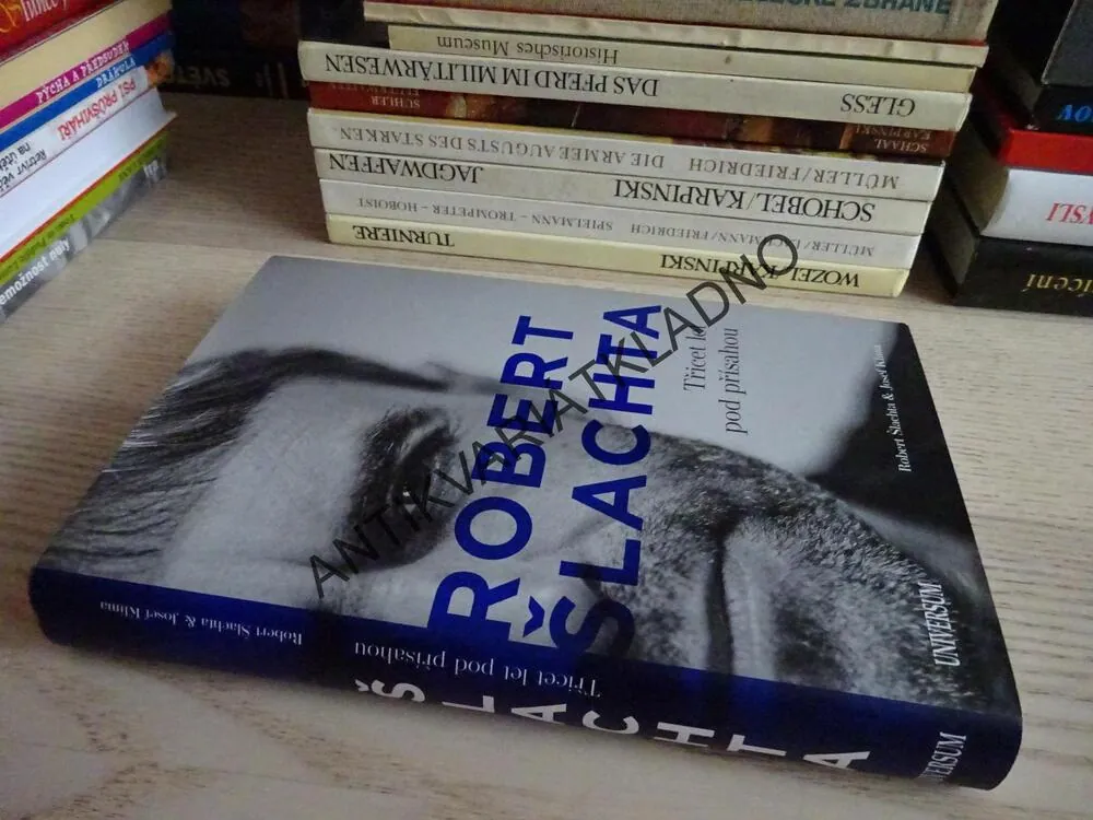 TŘICET LET POD PŘÍSAHOU, ROBERT ŠLACHTA, **an