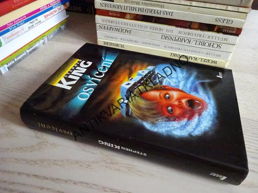 OSVÍCENÍ, STEPHEN KING, **an